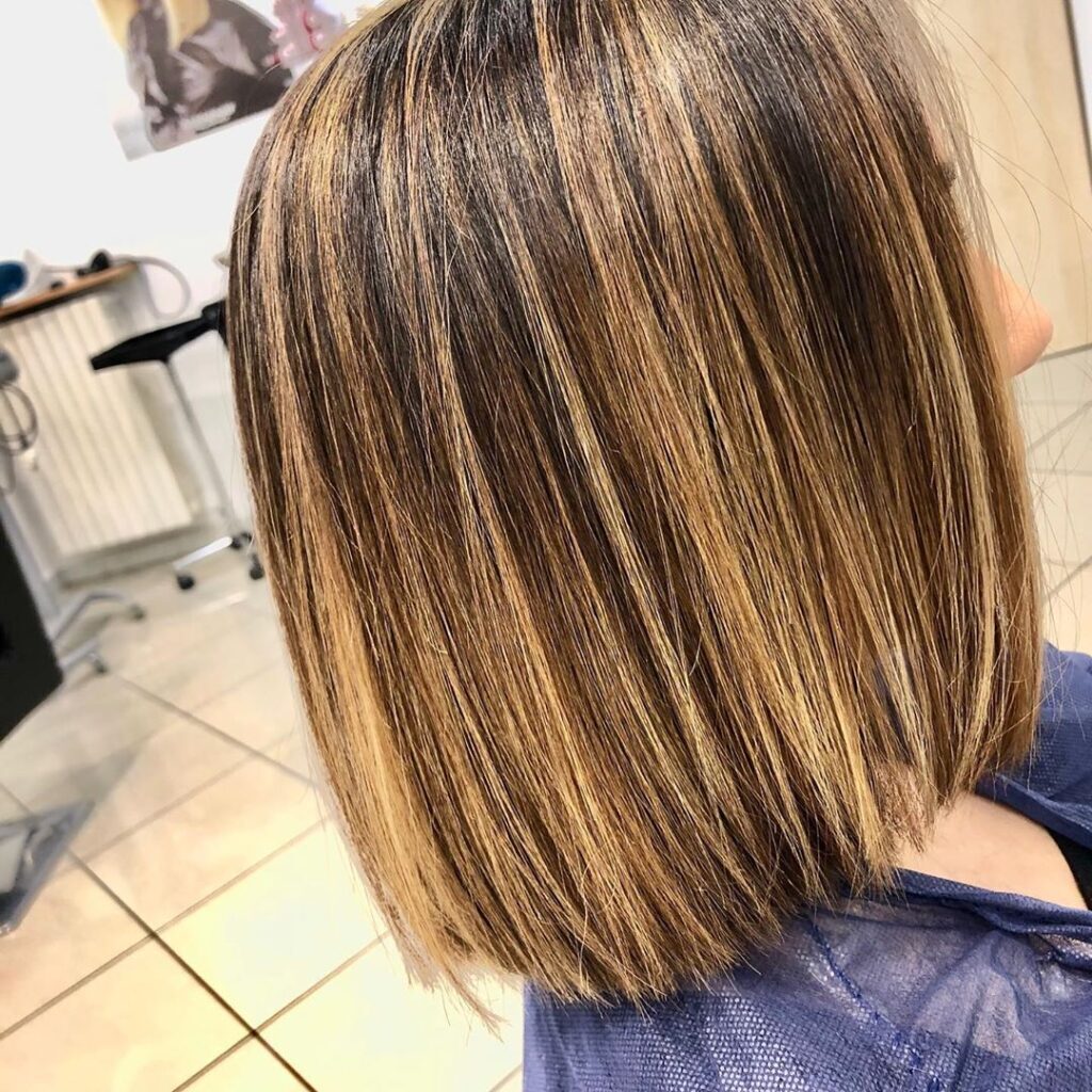 Carrè medio con styling liscio e balayage